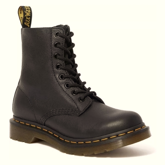 Dr. Martens Shoes - Doc Martens Size 8 Excellent condition  Worn few times..Womens